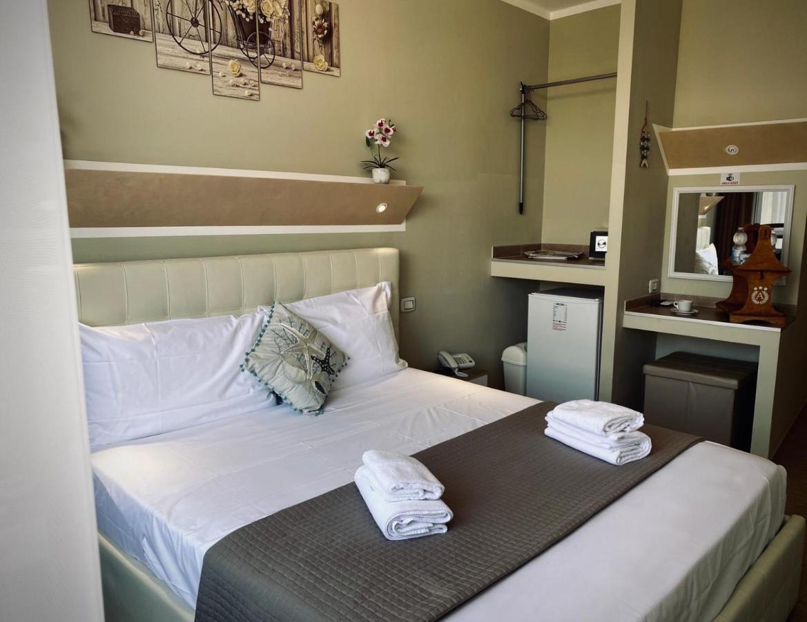 Atico Hotel Desenzano del Garda Buitenkant foto
