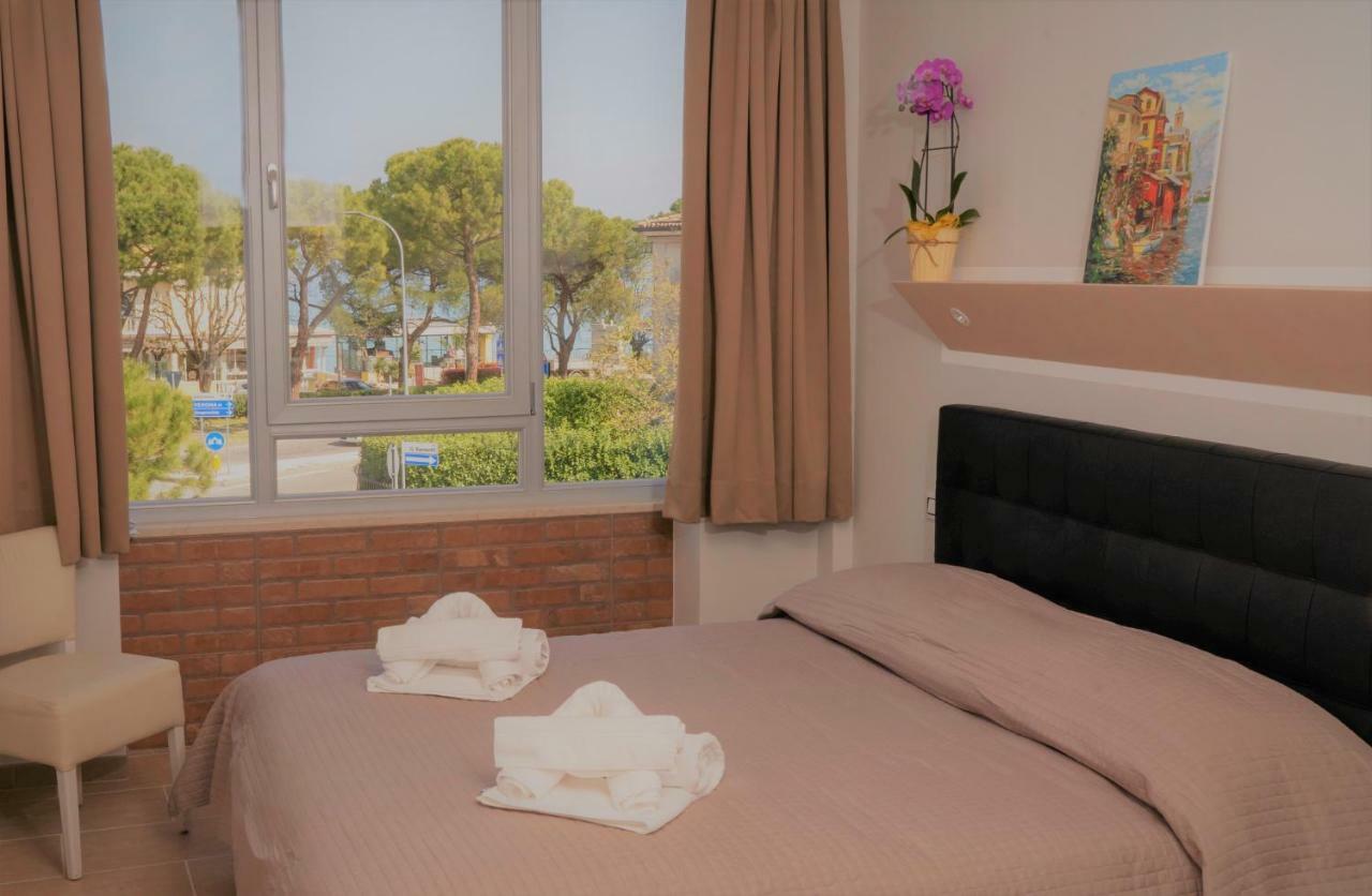 Atico Hotel Desenzano del Garda Buitenkant foto