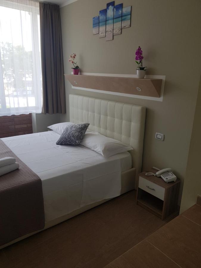 Atico Hotel Desenzano del Garda Buitenkant foto